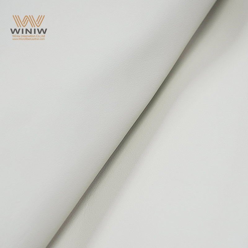 ¿El cuero de microfibra se puede mojar?